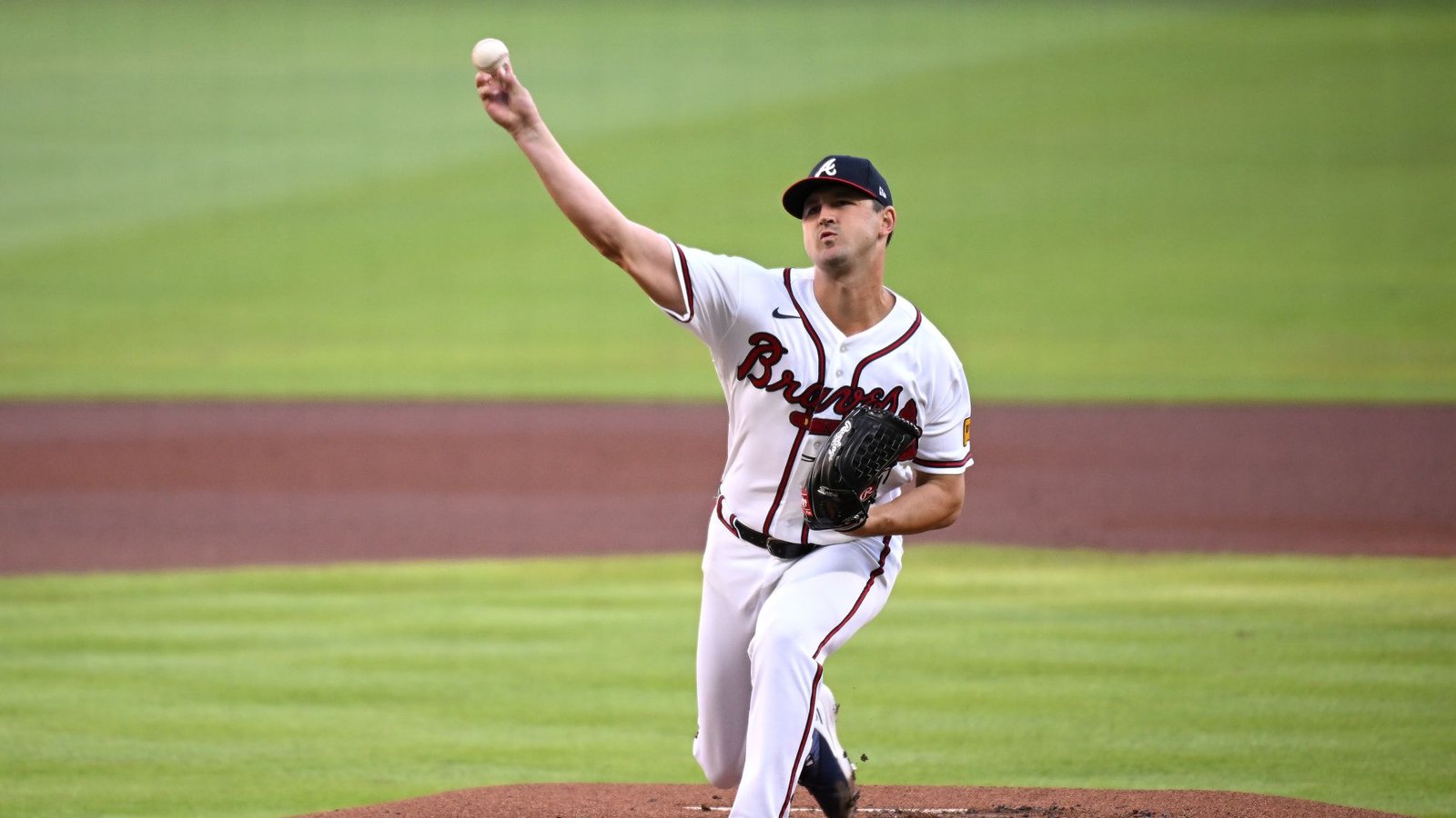 Tyler Mahle pitching against the Dodgers in NLDS Game 4 at Truist Park